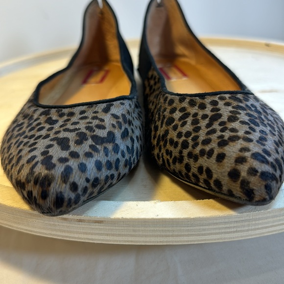 Halogen Pointy Toe Leopard Print Calf Hair and Suede Gold Studded Flats Size 7m - Picture 6 of 9